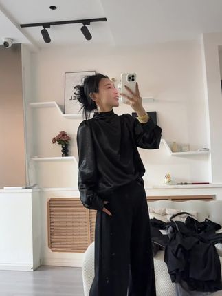 这件衣服我到现在都不敢相信我是自己这个价格买到的。自己去试试看。实拍。#高级感穿搭 #今日穿搭 #黑色系穿搭 #穿搭搭配 #穿搭日记