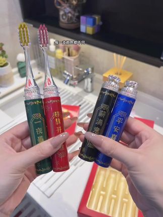 这款折叠牙刷太方便了,收纳起来口红大小,平时出差,假期旅行都要带上,随便放哪里也不占地方,关键是方便又卫生#牙刷 #折叠牙刷 #出差旅行必备 #折叠牙刷便携式 #种草好物