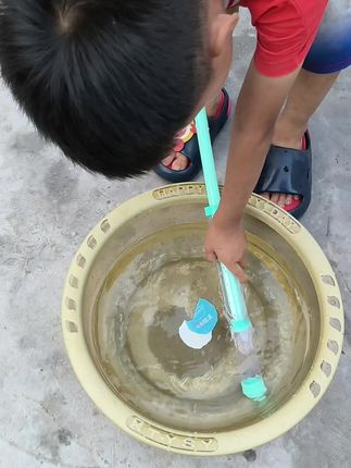 【5·9/2个】烟花抽拉式水枪氛围感拍照道具玩具情侣路灯下浪漫喷水#根本停不下来 #玩水 #小孩子的快乐就是这么简单 #烟花水枪