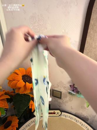 你们会给孩子穿开裆裤吗?现在三十多度的天,给孩子穿再好的纸尿裤都感觉不凉快,还是这种开裆裤最好穿。面料是a类一百年的,上面满满的都是提花网眼儿,舒适又透气,裤腰弹力大,后面是优质开裆的,都做了包边包条的,宝宝练习大小号也很方便,趁价格合适,妈妈们赶紧安排吧!#宝宝舒适穿搭推荐 #夏季透气宝宝裤 #宝宝开裆裤 #夏季网眼开裆裤 #七分开裆裤