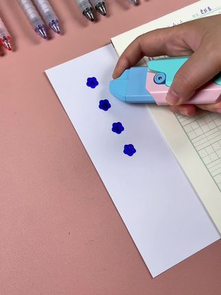 写错可擦,还能重复书写,这就是小学生会用到的按动可擦笔,擦完还可以原地方再次书写,关键是便宜还好用#学习用品 #文具安利 #可擦笔
