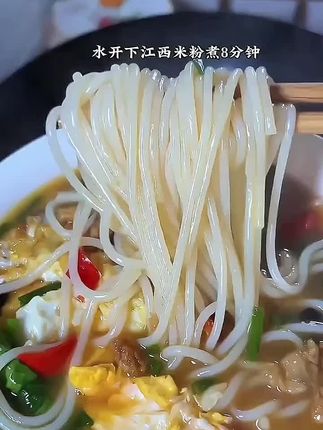 这个江西米粉真的好吃! 味道也正宗, 做法也简单,#美味 米粉筋道爽滑 早起嗦粉的快乐 谁懂啊#江西米粉 #米粉 #米粉的家常做法 #江西特产