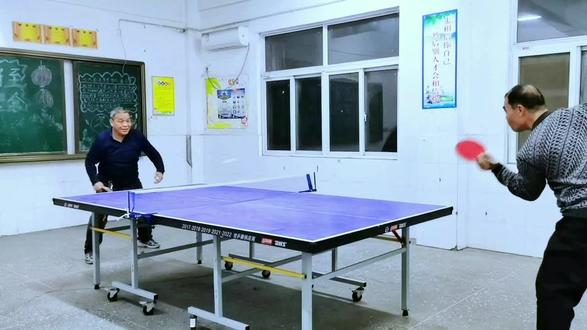 银球飞转健身形,
目亮神清视力明。
屡败屡拼心愈韧,
抗压抗挫一身轻。
#祝你马上成功马上发 #乒乓球训练 #快乐乒乓球🏓