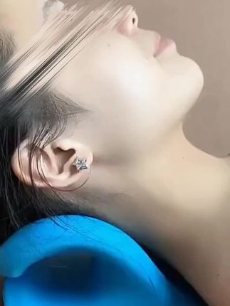 脖子不舒服、低头族、上班族、久坐啦累的,每天用这个躺个10分钟,轻松一整天#按摩放松#颈椎按摩枕#好物推荐🔥