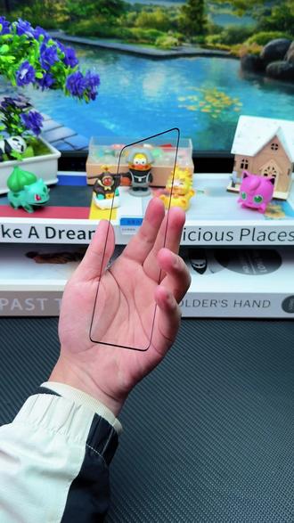 让你见识一下#荣耀WinRT 装上360度#防窥膜 ,搭配#无尘舱 一盖一拉轻松贴好无气泡!上下左右无死角保护隐私!#荣耀Win #钢化膜