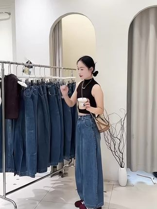 弯刀显瘦哈伦牛仔裤#梨形身材穿搭 #穿出你的时尚你的感觉