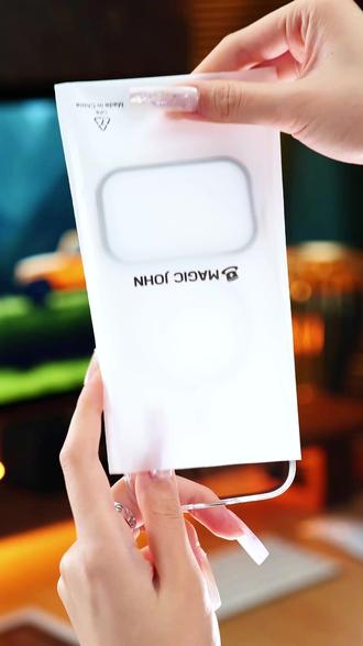 相机按键全包的 镜头全包与桌面支架的结合设计,这手感你用过就不想换了#iphone16pro#膜法匠晶透壳#手机壳#苹果手机壳