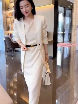 #人呢最重要的就是开心 #高级的美一定是独立与优雅 #谁穿谁有气质 #秋装新款搭配 #喜欢别犹豫