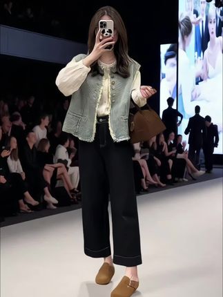 秋季这套韩系三件套也太百搭了!牛仔马甲做旧设计带点复古,衬衫垂感绝,单穿利落叠穿更有范儿,牛仔裤高腰显瘦,腿型不好也能遮。上班穿干练,周末搭帆布鞋随性,一套搞定所有场合,不挑身材不挑年龄,谁穿都有韩系女主那味儿,闭眼入~#优雅气质 #穿出高级感 #高级感穿搭 #引领时尚潮流 #通勤搭配 @DOU+小助手 @DOU+上热门