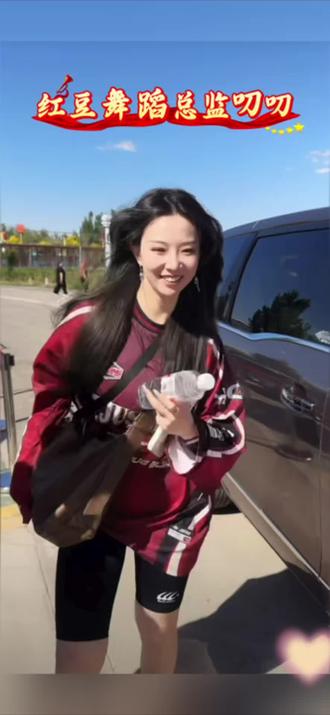 红豆舞蹈总监叨叨 来到内蒙包头郭聪明大舞台❤️#我的宝藏女孩 #红豆大舞台 @红豆🌟新歌《差一点》 @🌟红豆小号(孙兰妮)