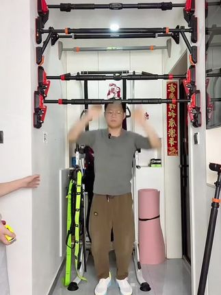 #免打孔单杠 安装简单,家里门框过道都能安装,每天坚持#单杠健身 #吊单杠 #单杠