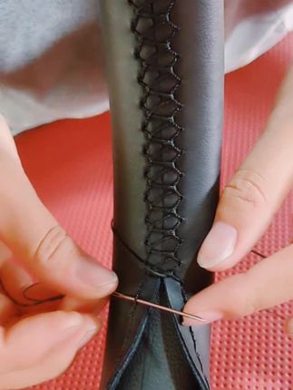 手缝把套缝制#汽车好物分享 #小羊皮手缝把套