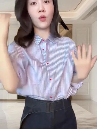 时尚洋气韩版经典通勤休闲条纹衬衫宽松显瘦复古高腰牛仔裤两件套#每日分享 #穿搭分享 #今日穿搭 #气质穿搭