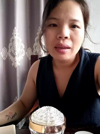 平时不爱化妆或者不懂得怎么化妆的姐妹看过来 这款贵妇膏 真的便宜又好用 两瓶只要59.9