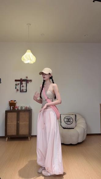 宋雨琦同款粉色美式束脚灯笼裤女夏季防水速干轻薄爵士舞气球裤子 #酷女孩穿搭#时尚T恤#穿搭vlog#温柔风穿搭#ootd穿搭