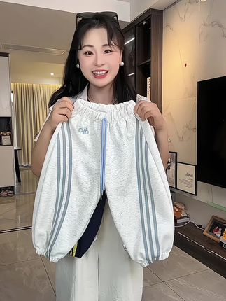 巨巨巨高品!天越来越凉,一定要提前给孩子安排上这种超舒服又百搭的休闲卫裤,上身贼舒服又洋气,太适合秋天去穿了!#高品质童装 #百搭神裤 #潮童必备#早秋穿搭 #面料柔软舒适