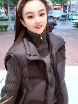 人生就像车站,来去匆匆。有喜有悲,有聚有散。#早秋新款 #高级感穿搭 #极简穿搭 #马甲三件套 #气质慵懒风穿搭