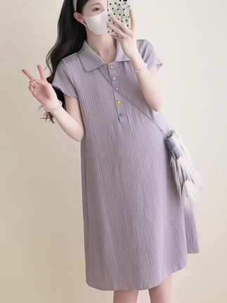 孕妇时尚洋气Polo连衣裙~ #连衣裙 小孕妇们~香芋紫polo裙,彩色纽扣添趣味,同色系鞋袜呼应,温柔又俏皮,孕期也要当甜酷女孩呀~#孕期穿搭#孕妇装#连衣裙穿搭 #孕妇穿搭
