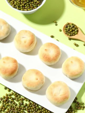 甄芯忆冰皮绿豆饼新鲜绿豆糕清真中式夹心糕点休闲代餐零食#绿豆饼 #软糯香甜 #纯手工绿豆糕 #传统糕点推荐 #冰皮绿豆饼