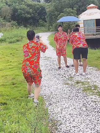 生活是枯燥的,快乐是自己给的,愿我们都能在鸡零狗碎的日子里找到属于自己的快乐@绿景山庄甄选 @凤凰姐 @凤凰教官