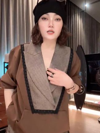 欧货高品撞色拼接v领上衣+套裙,时尚精致减龄百搭#大码女装 #时髦精 #欧货女装 #显瘦穿搭 #微胖女生