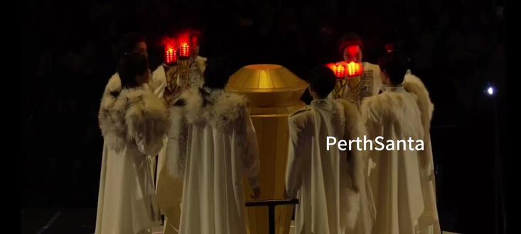 太棒了家产!!!!去年只能跟在队伍后面,今年已经是开场火炬手!!!#perthsanta #GMMTVSTARLYMPICS2025