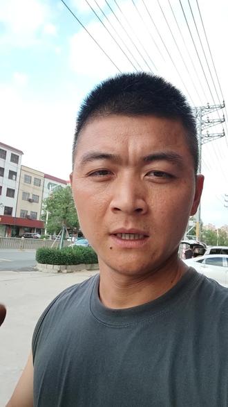 雅迪龙霆80-M走起,4000多的雅迪龙霆绝对满足你,极速可达60多,日常需要绝对够用。重要的电池搭配72/23石墨烯电池(2年的质保时间).年轻人买车选他准没错。#雅迪龙霆 #石墨烯电池 #高速电摩 #同城优先推荐 #同城好店推荐