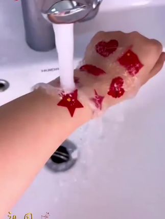 国庆假期马上到了,快给孩子安排上这个红色贴纸,一起为祖国母亲庆祝生日🎉#国庆假期被安排明白了 #国庆 #贴纸 #爱国正能量 #祖国妈妈生日快乐