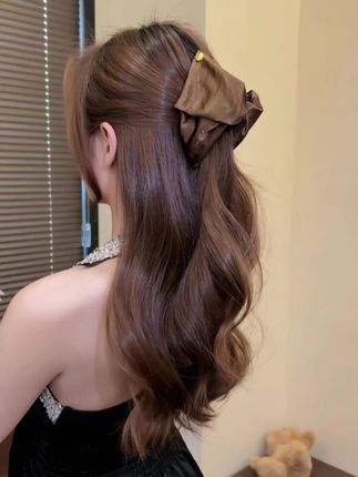 SWW缎面贝壳三角抓夹鲨鱼夹高级感网红气质百搭后脑勺发夹发饰#缎面抓夹 #三角抓夹 #网红鲨鱼夹 #头饰发饰 #仙女必备