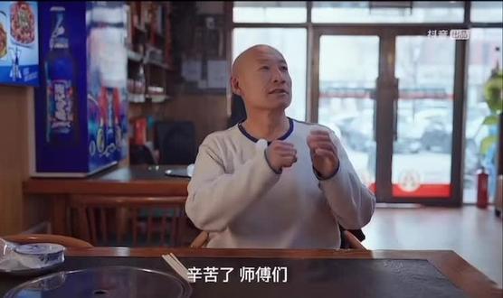 爱情是苍天赐给每一个人的礼物 至于什么时候获得 我不期待 给呢 就笑纳 不给呢 就拉倒-冬泳怪鸽#冬泳怪鸽 #励志语录