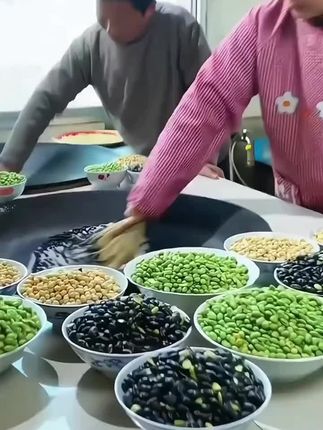 #炒黑豆 嘴巴闲不住的时候来一把炒黑豆#咸香酥脆