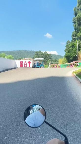 惠州大亚湾免费好去处!周末暑假轻松低成本出门就可以玩赶海,露营野餐一步到位!
时间要充足!因为这个地方太大啦!
路线长达10公里:衙前绿道→小桂沐海小镇(可以野餐露营下海玩水,水很清澈!也有快艇渔民招揽坐快艇去海上兜风)→美食街→珍珠码头(可钓鱼,坐快艇出海去兜风,过去岛屿上)→鸿海打卡胜地(这里目前下去赶海挖贝的人还不是很多,每次退潮,海货还是可以的)→老码头(可以赶海,乘快艇出海)→小桂赶海营地(周边好几个赶海位置可以去赶海,具体要人带。小桂收费站下来就是这个位置。这里也是小桂渔村的商业中心)#惠州旅行攻略推荐 #赶海位置分享 #惠州免费赶海 #小桂码头 #小桂绿道