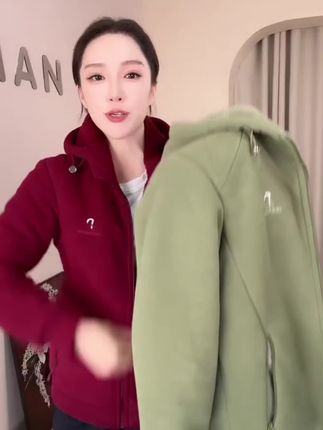 【800克加绒加厚】女士新款澳洲一体绒休闲减龄防风保暖连帽外套#强烈推荐 #穿搭 #秋冬穿搭 #面料柔软舒适 #新款上新