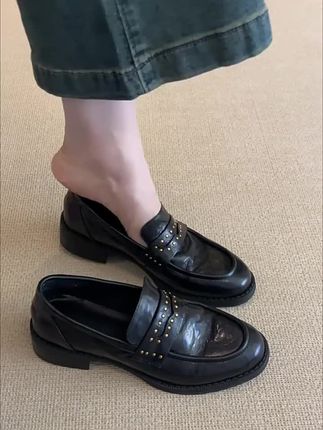 穿上这双乐福鞋,轻松逛街不怕累!免费退货更放心 姐妹们!这个冬天一定要试试这款羊皮靴子!!!运费险!不拍也行!喜欢就下单吧~