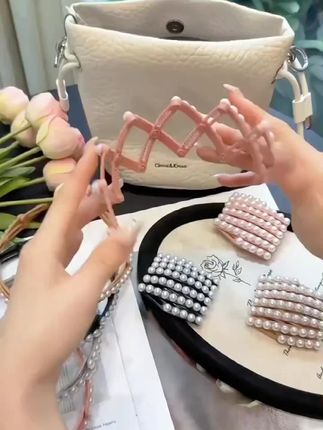 #创作灵感 #珠珠折叠发箍 #简单好看发型#。出门便带方便