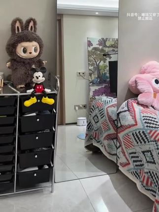 秋季简约V领宽松长袖卫衣纯色休闲高腰阔腿裤条纹披肩三件套#秋季#简约#时尚#通勤