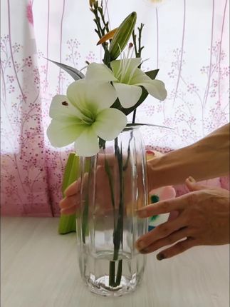 创意彩色透明百合花器客厅大号水养插花花瓶摆件竖棱玻璃花瓶M636#水培植物 #居家插花 #花瓶摆件 #瓶插花 #竖棱玻璃花瓶摆件