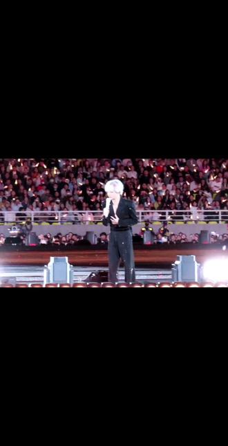 #这个世界不能没有演唱会
2026.5.8青岛站万兽之王点歌环节-顽疾首唱(综艺里不算哈哈哈哈哈)
真的有太多视频没有剪也没有发,有点内存小满还不舍得删,迟到的点歌环节part。第一句话就让小薛招架不住哈哈哈哈哈哈。#薛之谦