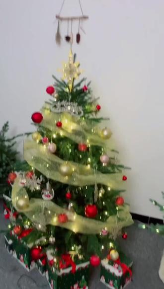 家里没棵圣诞树?今年温馨气氛全靠它!