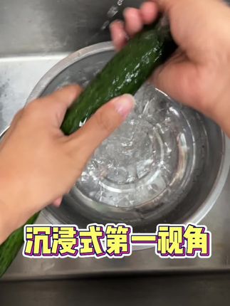 自媒体都带一个这个挂脖支架,新款加宽加厚了的,时间久了也不勒脖子#好物推荐🔥 #挂脖支架 #第一视角