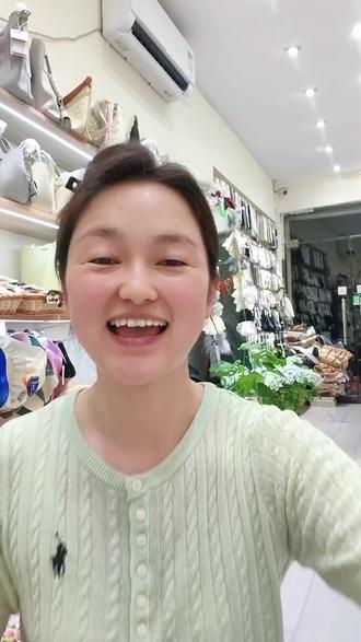 怎么找的导游 东方甄选APP上有旅游度假根据自己的时间和预算订就好 然后就会有人联系咱
不会开车怎么到邯郸车站 公交车 打滴滴都很方便
怎么到的目的地 12306上根据自己的时间订票 身份证就是车票
在旅行中,有任何不知道的,可以问抖音,问豆包,高德地图导航都可以的
哈哈,我的感觉是,威海挺好的,就是太远啦,推荐那个西霞口野生动物园 还有在山上的那场演出
不推荐带小朋友去动物园,会很累,各种台阶,我自己在动物园溜达啦三个小时才出来
整体感觉蛮好的