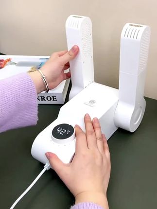 冬天穿鞋脚踩"冰窖"——这些难题,一台可折叠烘鞋器全解决!不用再靠吹风机硬吹、暖气片烤鞋,它把烘干、抑菌、护鞋做成了随手能用的小魔法。