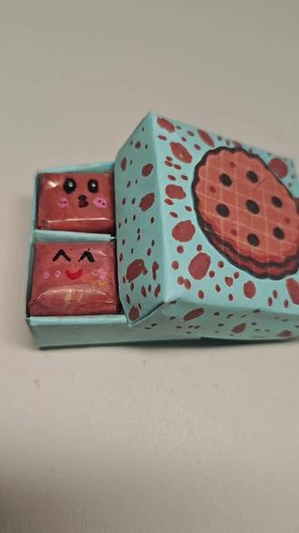 自制巧克力慕斯小甜品蛋糕捏捏乐,可太好捏了,简单易做,都是日常用品,快学起来吧。#手工教程 #简单手工制作教程 #手工玩具 #手工 自制