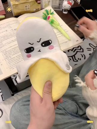 本来以为就是一个平平无奇的香蕉,没想到居然是一个节拍器,而且还是毛茸茸软乎乎的那种!不仅可以自己玩,还可以两个人一起互动,真的太有意思了。无论是大人还是小孩都能玩得开心,平时在家无聊的时候可以拿出来玩一玩,简直不要太有趣,快来试试吧!#毛绒玩具 #时尚界不能没有人类幼崽 #毛绒公仔 #强烈推荐 #亲子互动