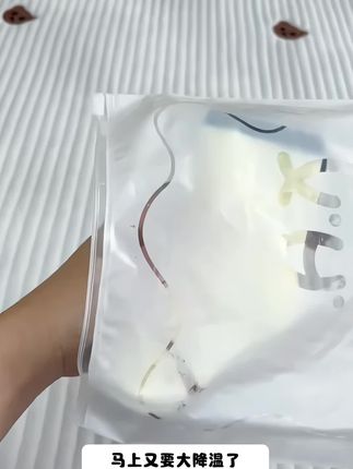 马上要大降温,像这种加厚的中筒棉袜可以给宝宝安排上了,里面是这种毛圈的,不仅厚实还吸汗透气#母婴好物 #宝宝中筒袜#中筒袜#宝宝袜子