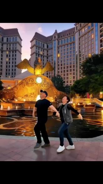 #AI锅庄舞多人版舞蹈