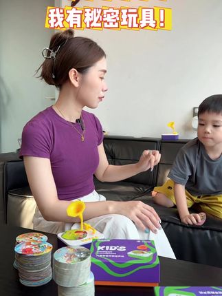 孩子跟我在一起就不会玩手机,因为我有秘密玩具!#古诗词#英文启蒙#睡前故事#早教留声机#带娃神器
