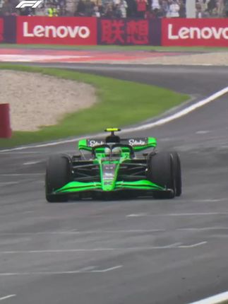 F1赛事索伯车队时期的周冠宇#赛车 #F1 #周冠宇 #索伯车队 #比赛现场