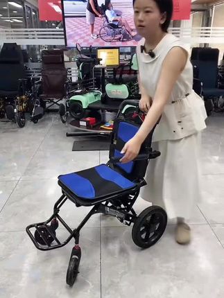 #衡互邦轮椅 #适老化产品 #工厂一手货 ##源头实力厂家 #一件也是出厂价 单手也能轻松提起的轮椅车/大弹簧减震 无感过颠簸路段/折叠后 可以像拉杆箱一样的拖行