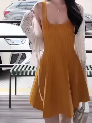 潮牌甜美修身针织连衣裙女夏季#新款时尚美拉德风方领吊带裙配披肩